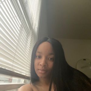 Meet your Posher, Akeirra